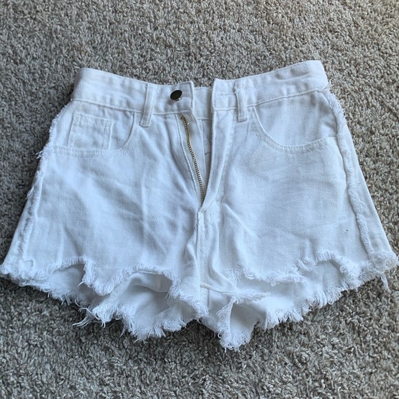 Classic white frayed jean shorts - Picture 1 of 2